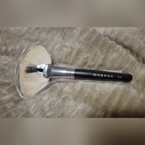 Morphe M143 Deluxe Soft Fan Brush